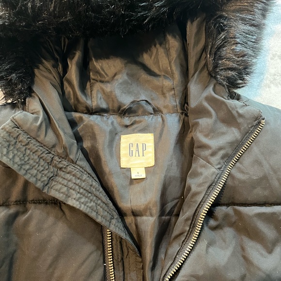 Gap size small black winter coat with fur hood - Picture 4 of 4